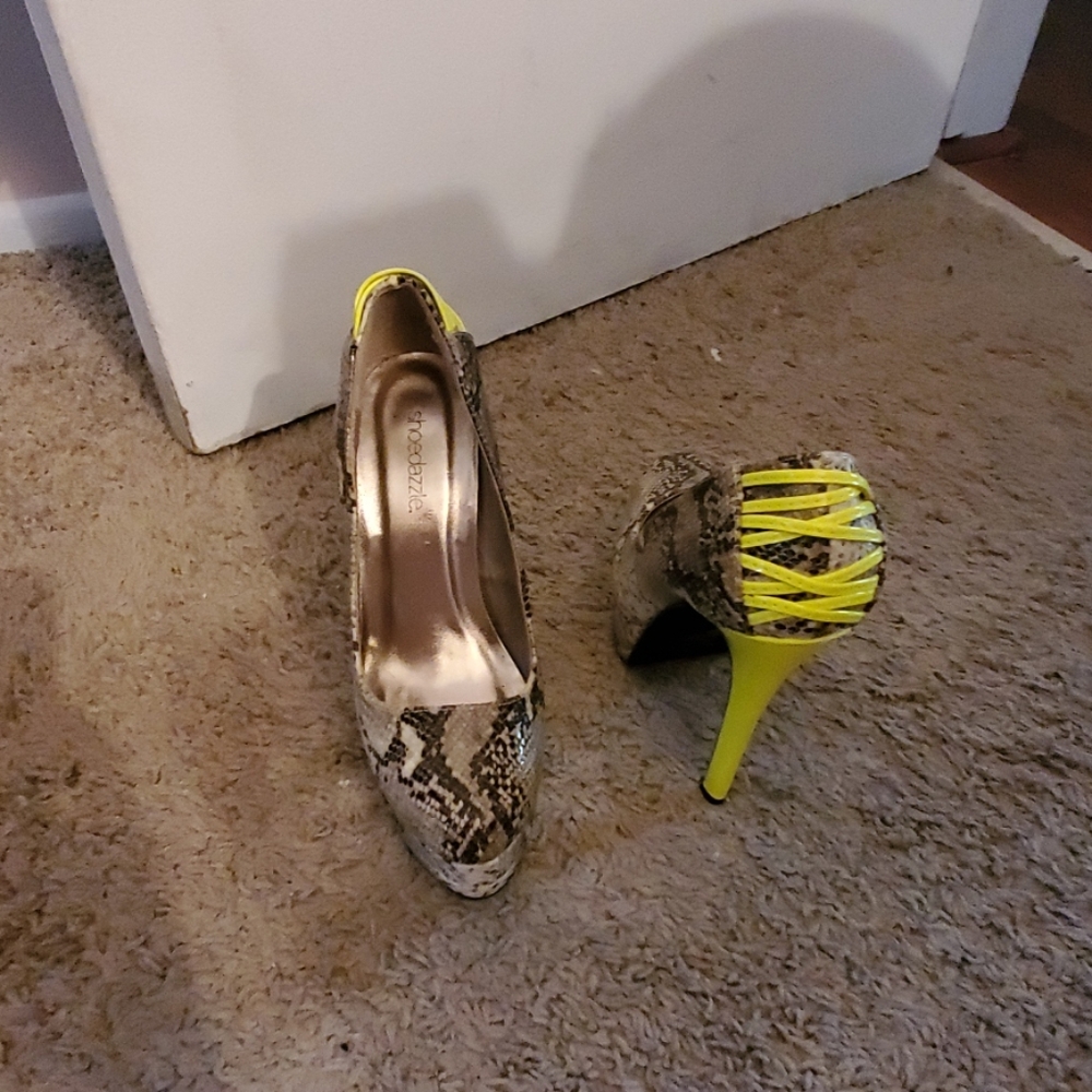 Shoe - Picture 3 of 3